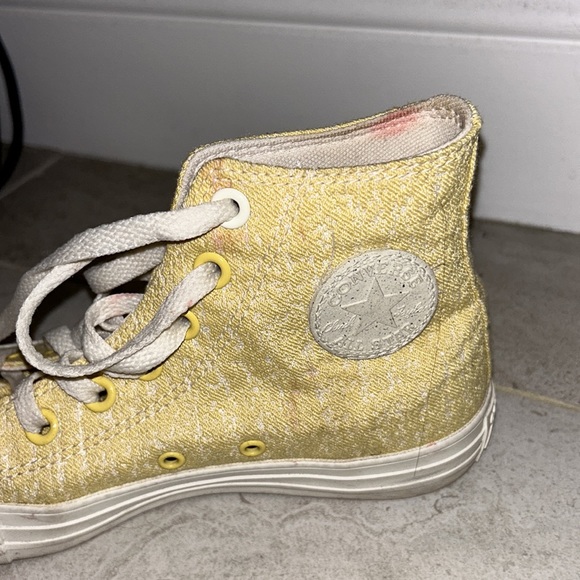 Yellow converse - Picture 3 of 6